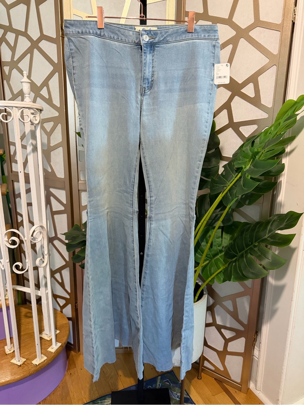 We The Free Light Wash Raw Hem Flare Jeans Size 31 NWT Boho Stretch Denim